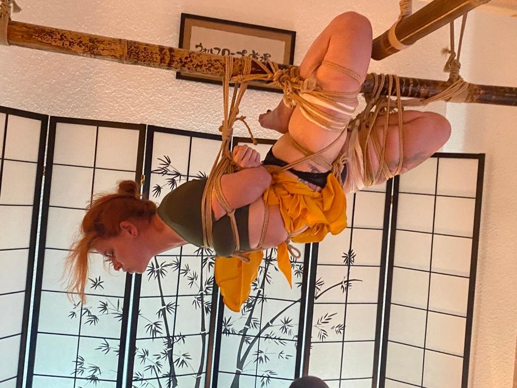 Kinbaku con paneles shoji